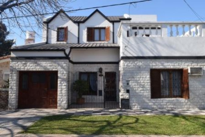 VENTA CASA  3 DORMITORIOS - FISHERTON.