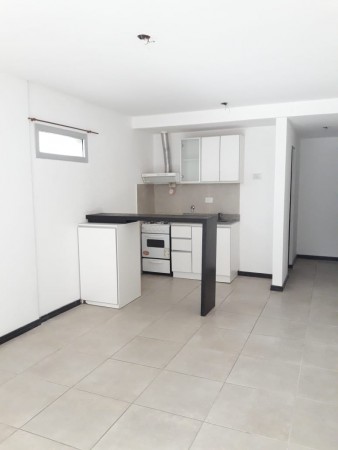 VENTA MONOAMBIENTE CON PATIO - ZONA  CENTRO