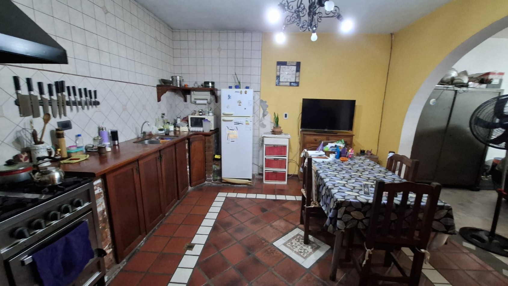 CASA DE 3 DORMITORIOS CON COCHERA Y TERRAZA