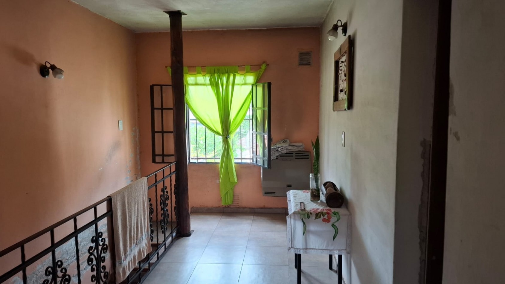 CASA DE 3 DORMITORIOS CON COCHERA Y TERRAZA